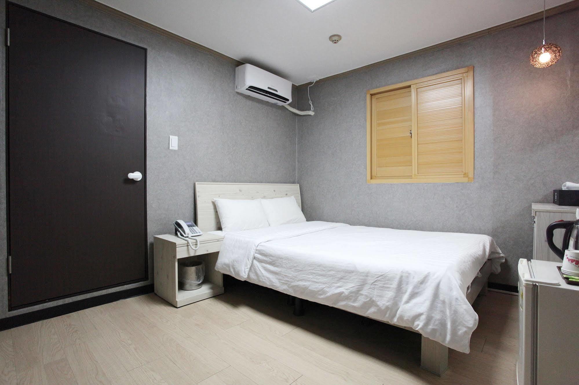 G Mini Hotel Dongdaemun Seoel Buitenkant foto